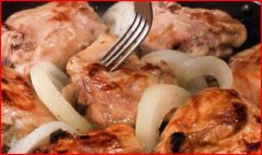 Pulpe cu sos de roșii direct pe tigaie